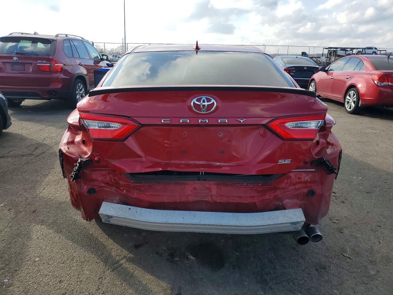 2020 TOYOTA CAMRY SE photo 11