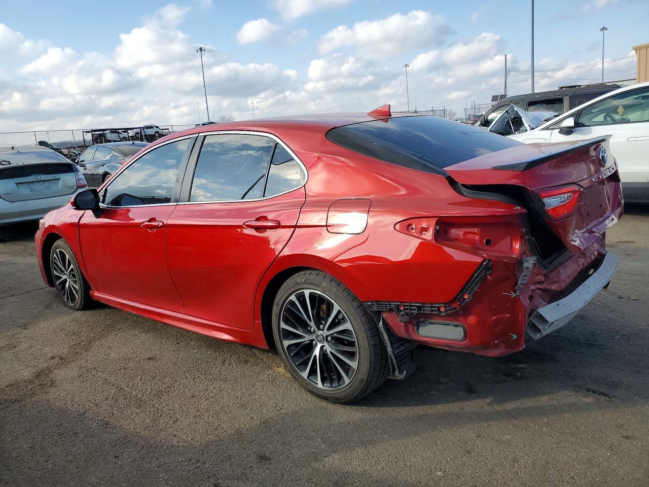 2020 TOYOTA CAMRY SE photo 3