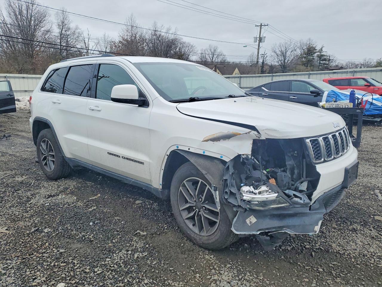 2019 JEEP GRAND CHEROKEE LAREDO photo 4