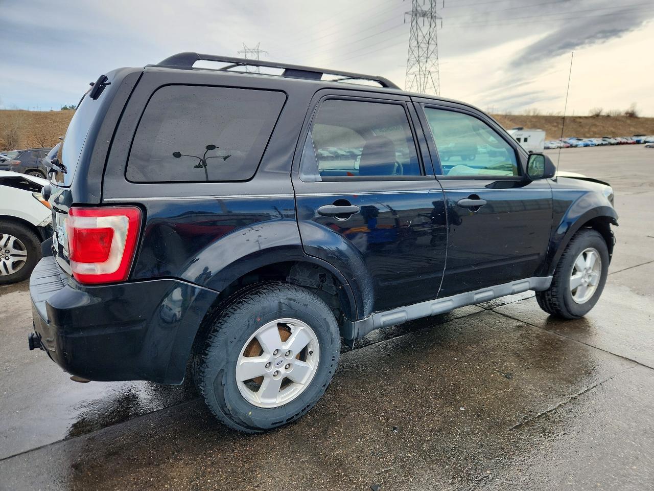 2010 FORD ESCAPE XLT photo 3