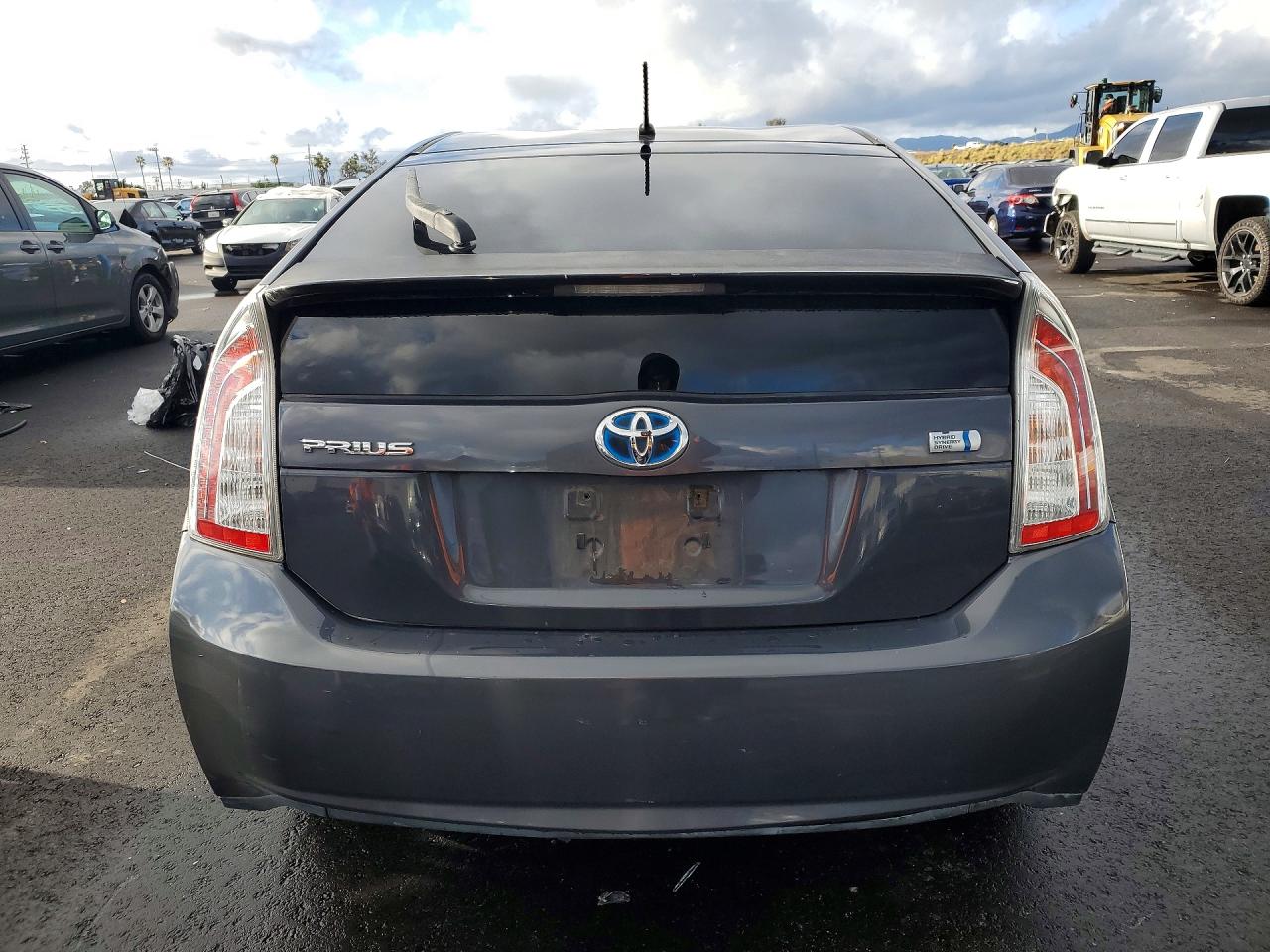 2012 TOYOTA PRIUS TWO photo 6