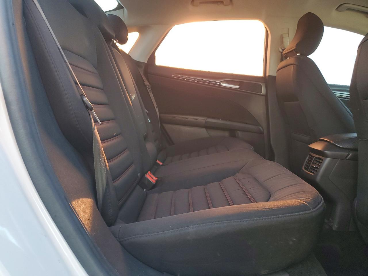 2016 FORD FUSION SE photo 19