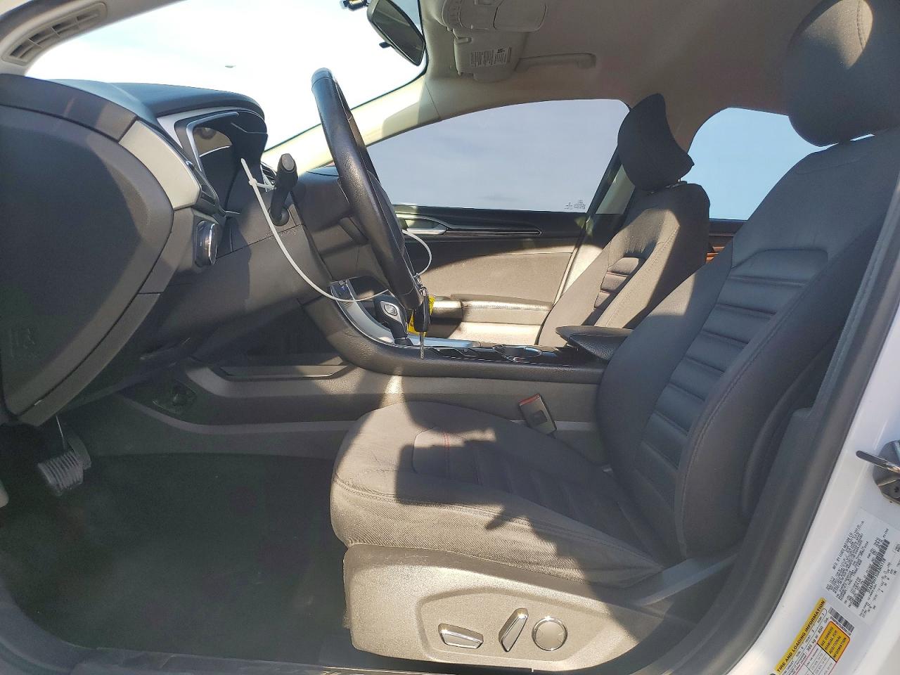 2016 FORD FUSION SE photo 13