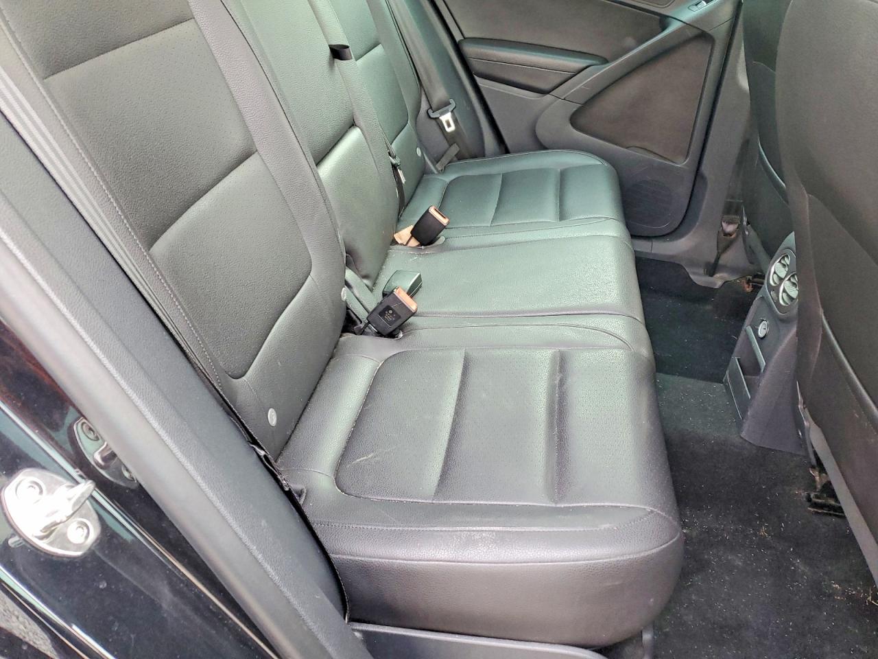 2013 VOLKSWAGEN TIGUAN S photo 21