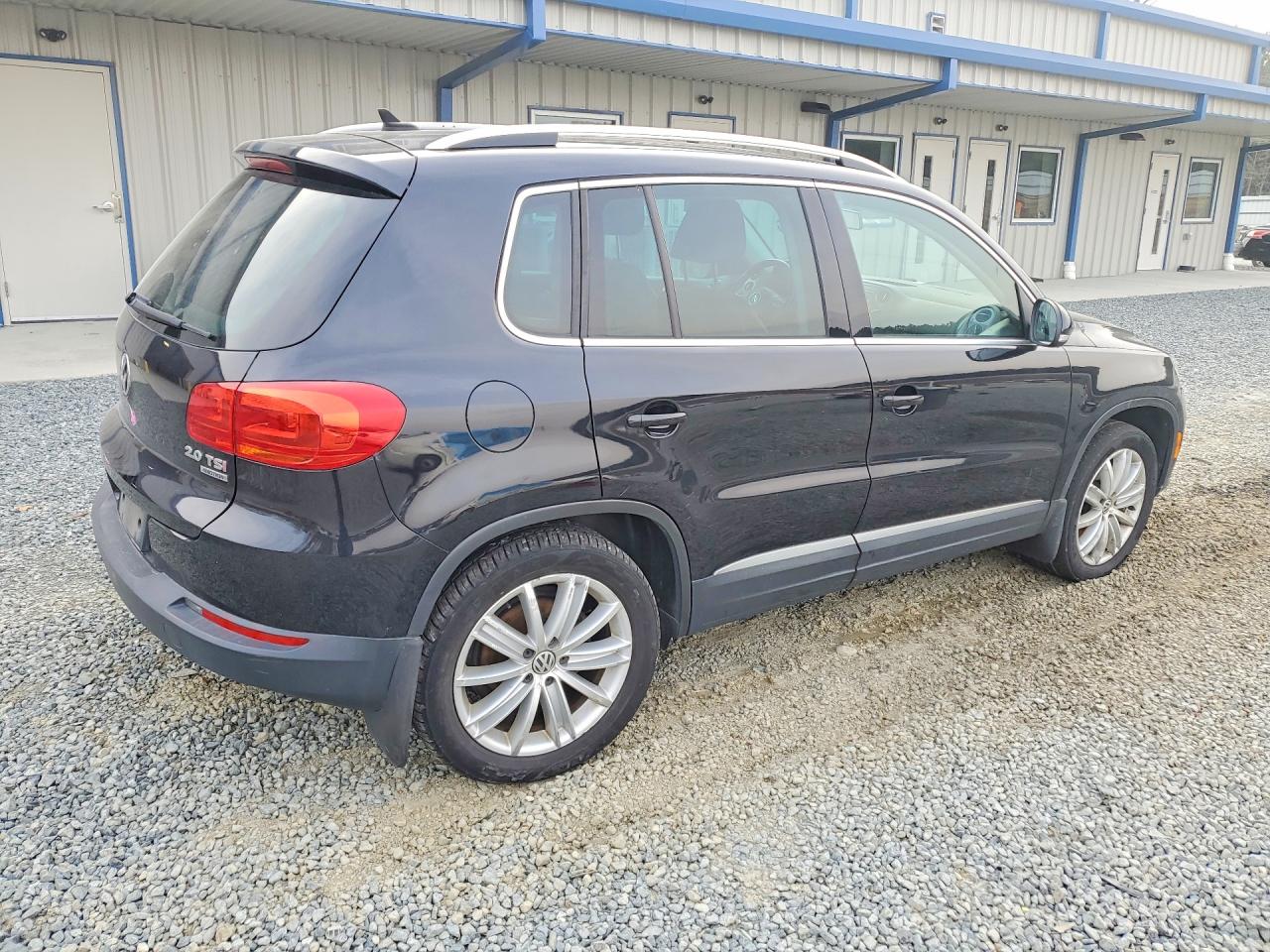 2013 VOLKSWAGEN TIGUAN S photo 5