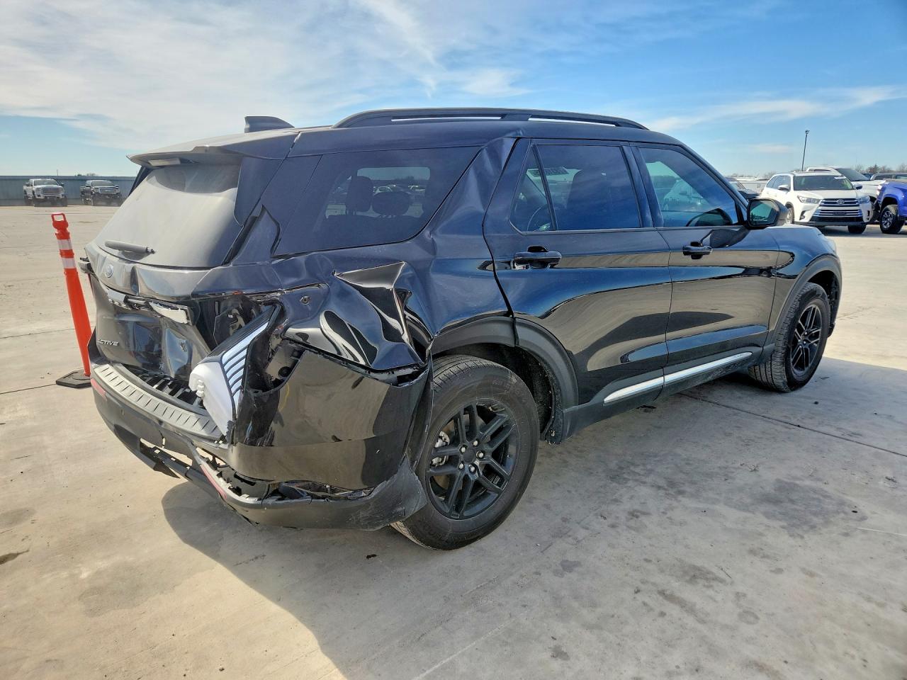 2025 FORD EXPLORER ACTIVE photo 3