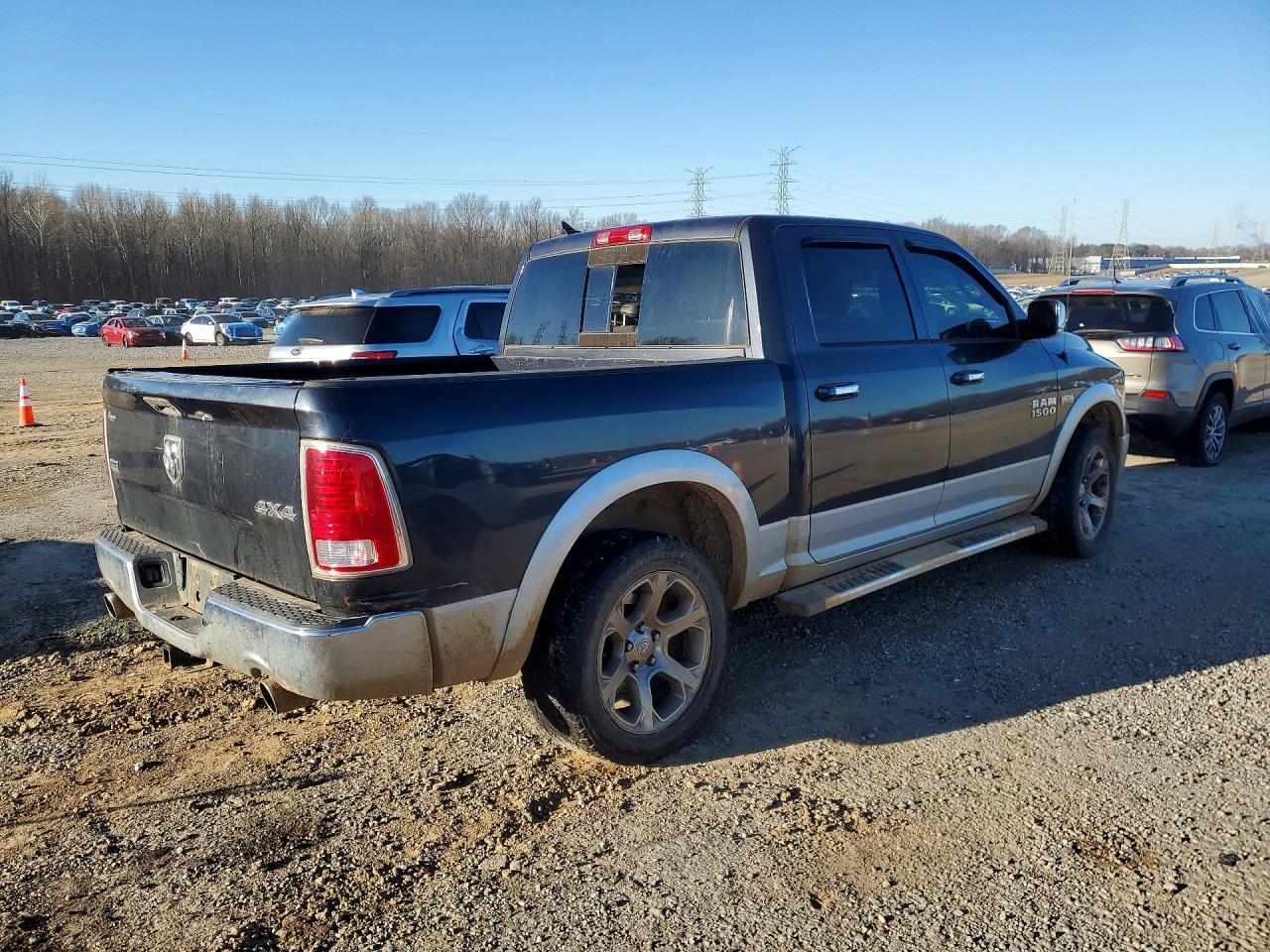2015 RAM 1500 LARAMIE photo 5