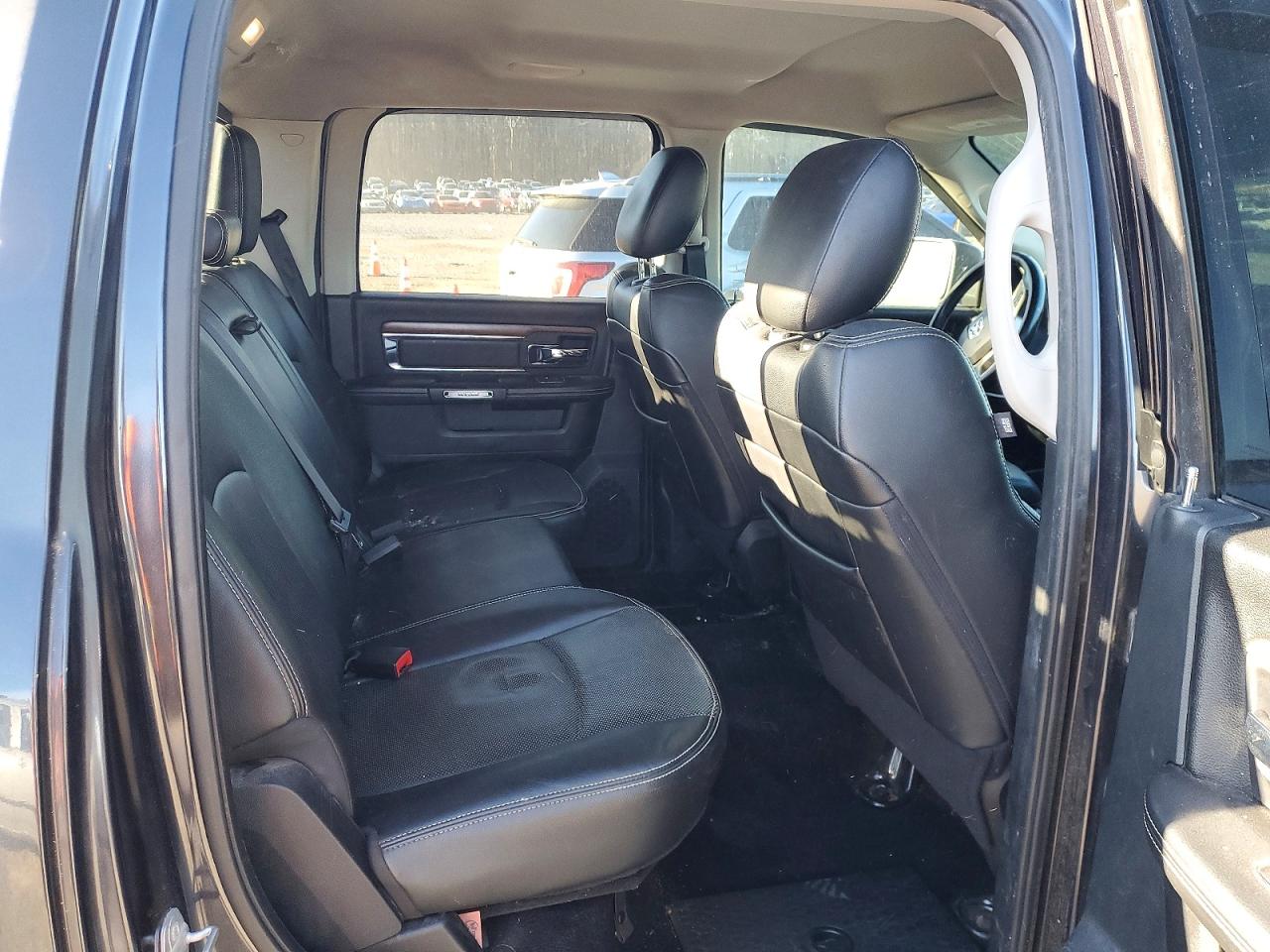 2015 RAM 1500 LARAMIE photo 19