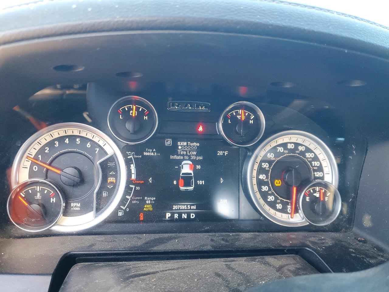 2015 RAM 1500 LARAMIE photo 17
