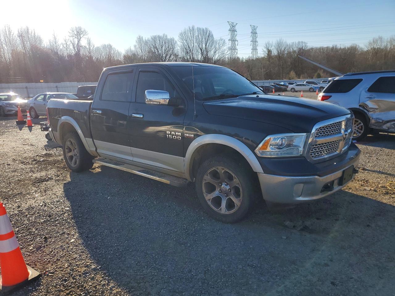 2015 RAM 1500 LARAMIE photo 7