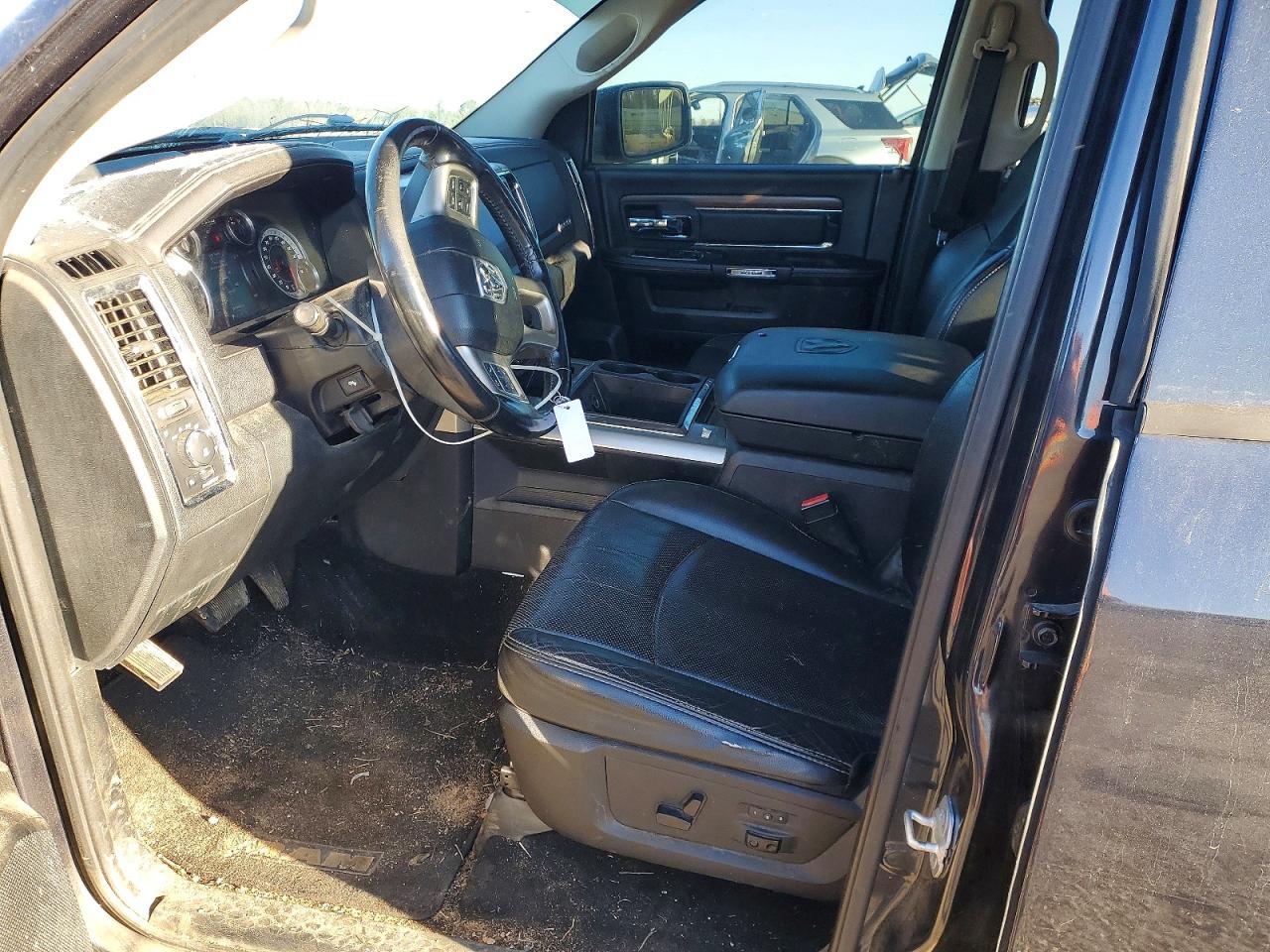 2015 RAM 1500 LARAMIE photo 13