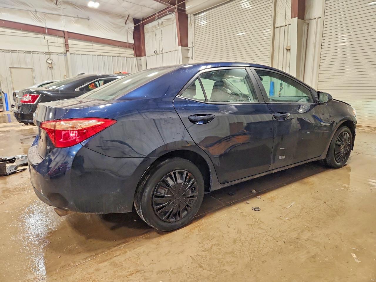 2018 TOYOTA COROLLA LE photo 3