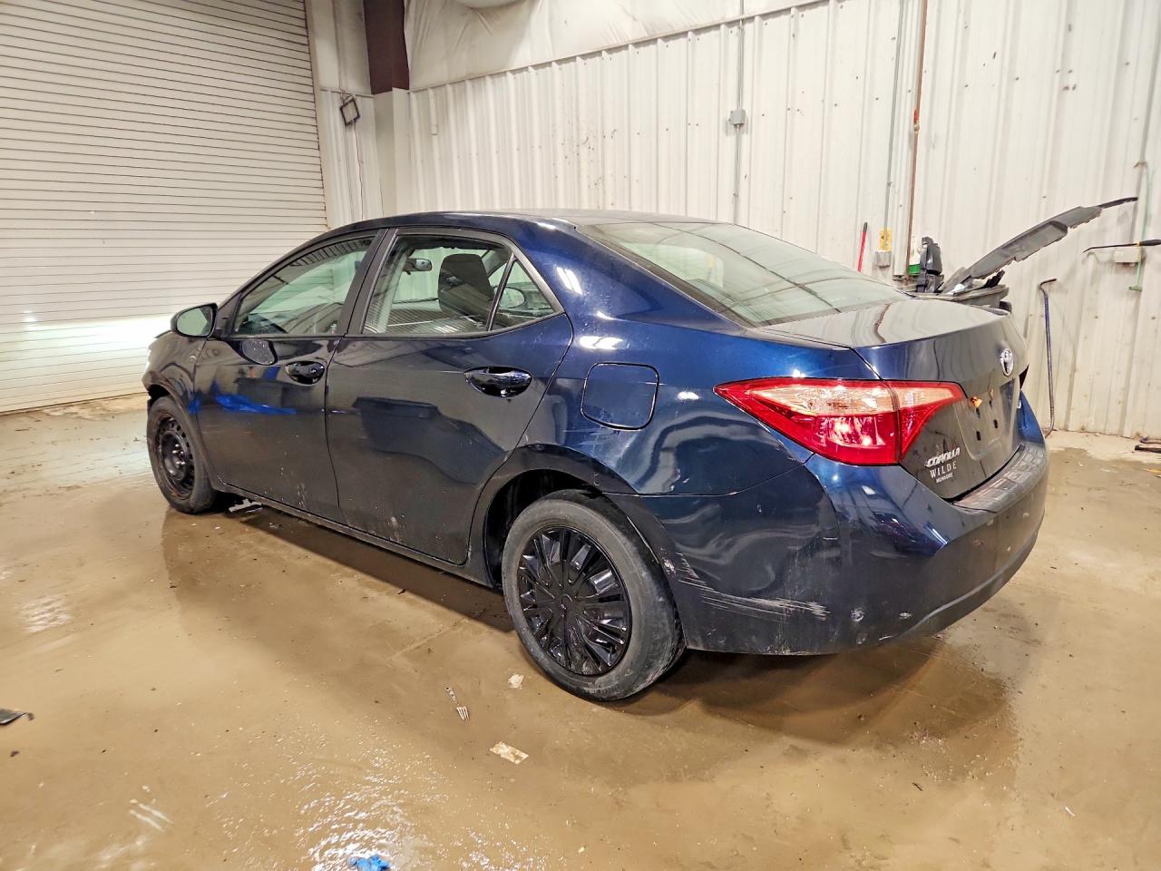 2018 TOYOTA COROLLA LE photo 2