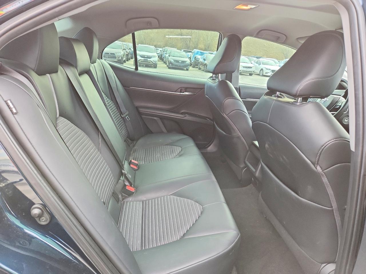 2020 TOYOTA CAMRY SE photo 10