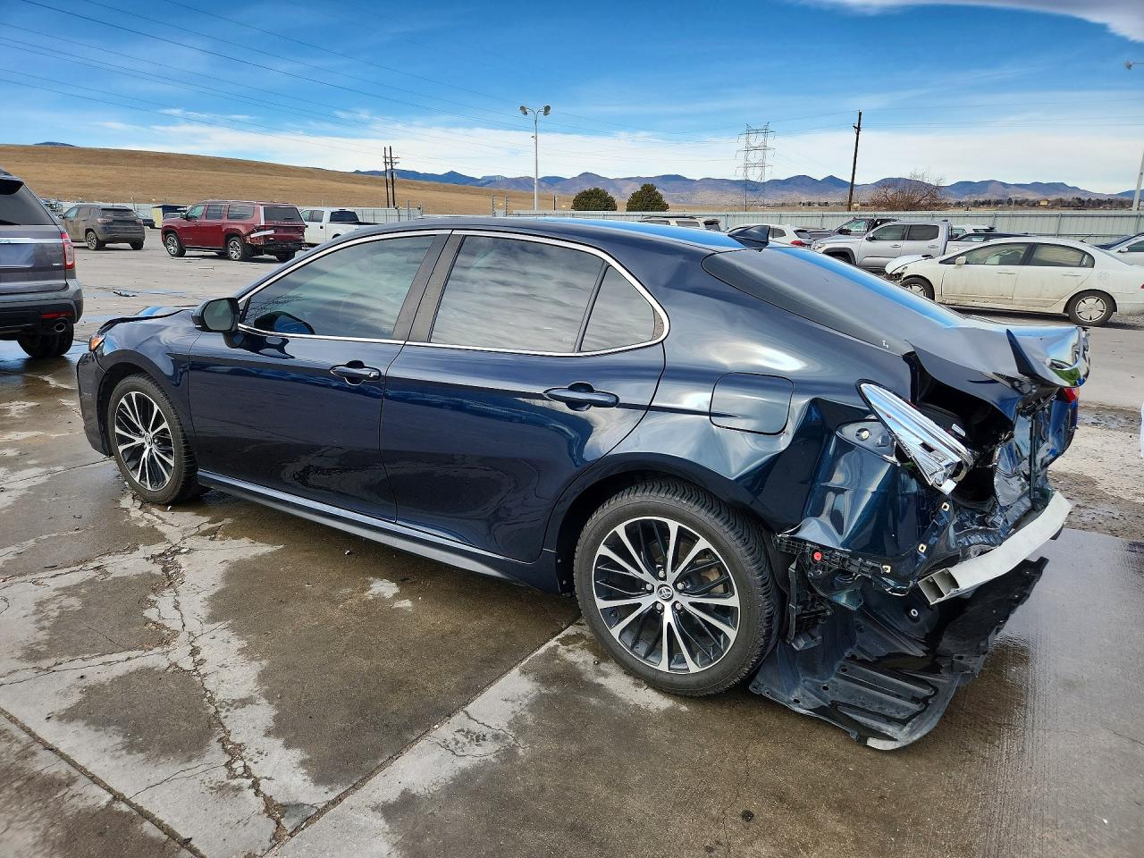 2020 TOYOTA CAMRY SE photo 2