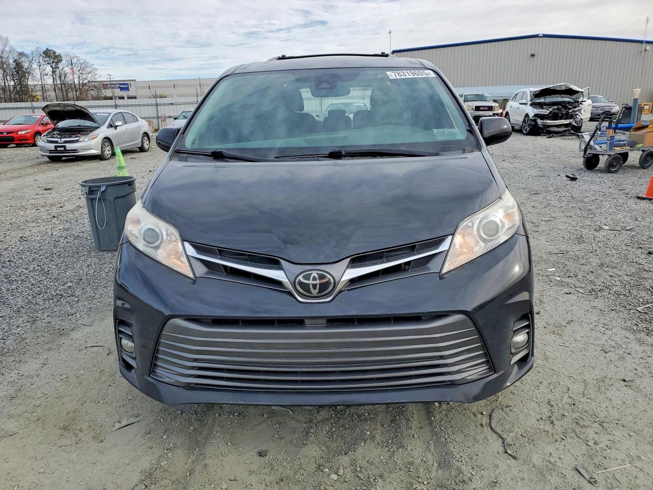 2020 TOYOTA SIENNA XLE photo 9