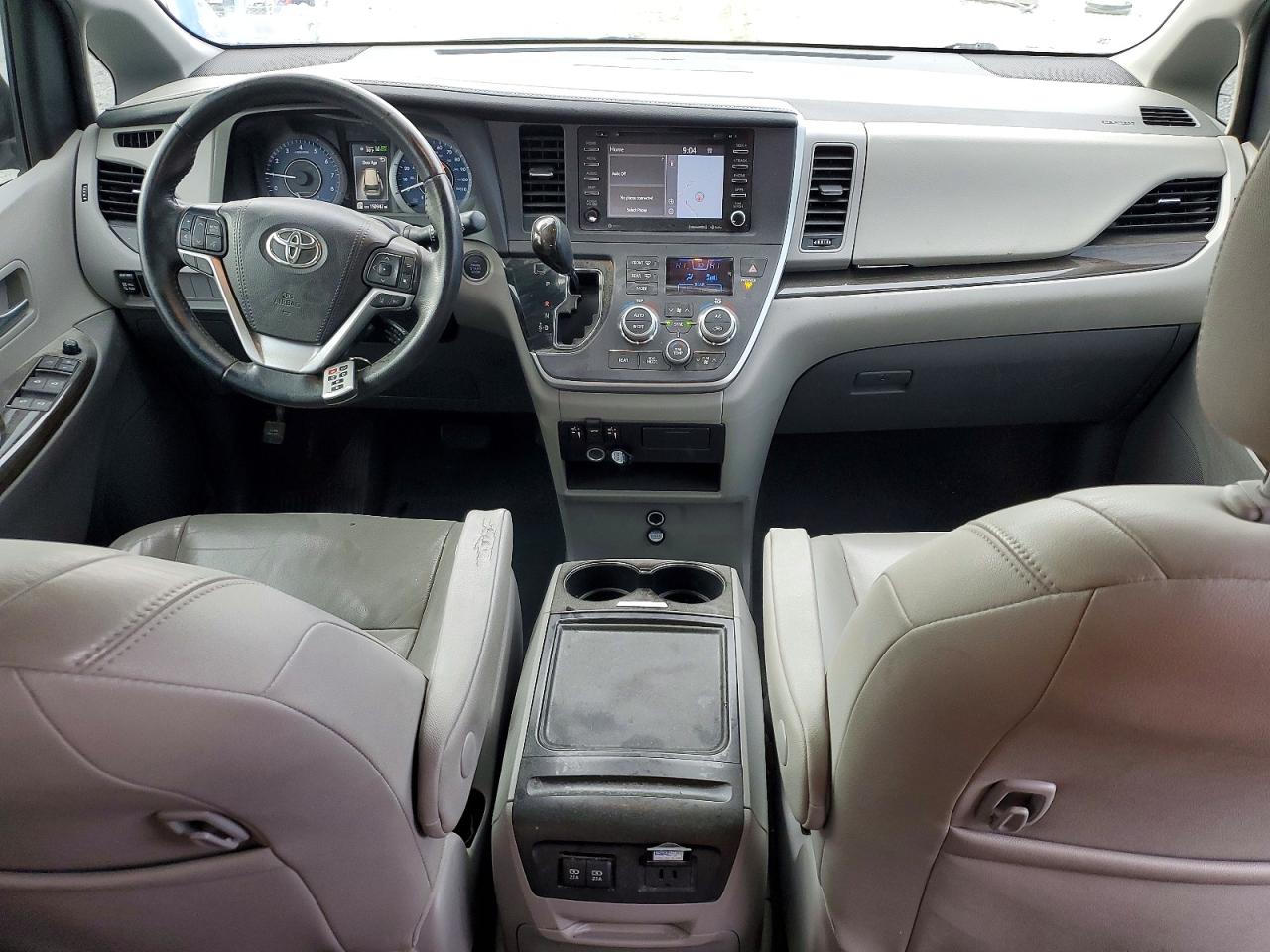 2020 TOYOTA SIENNA XLE photo 15
