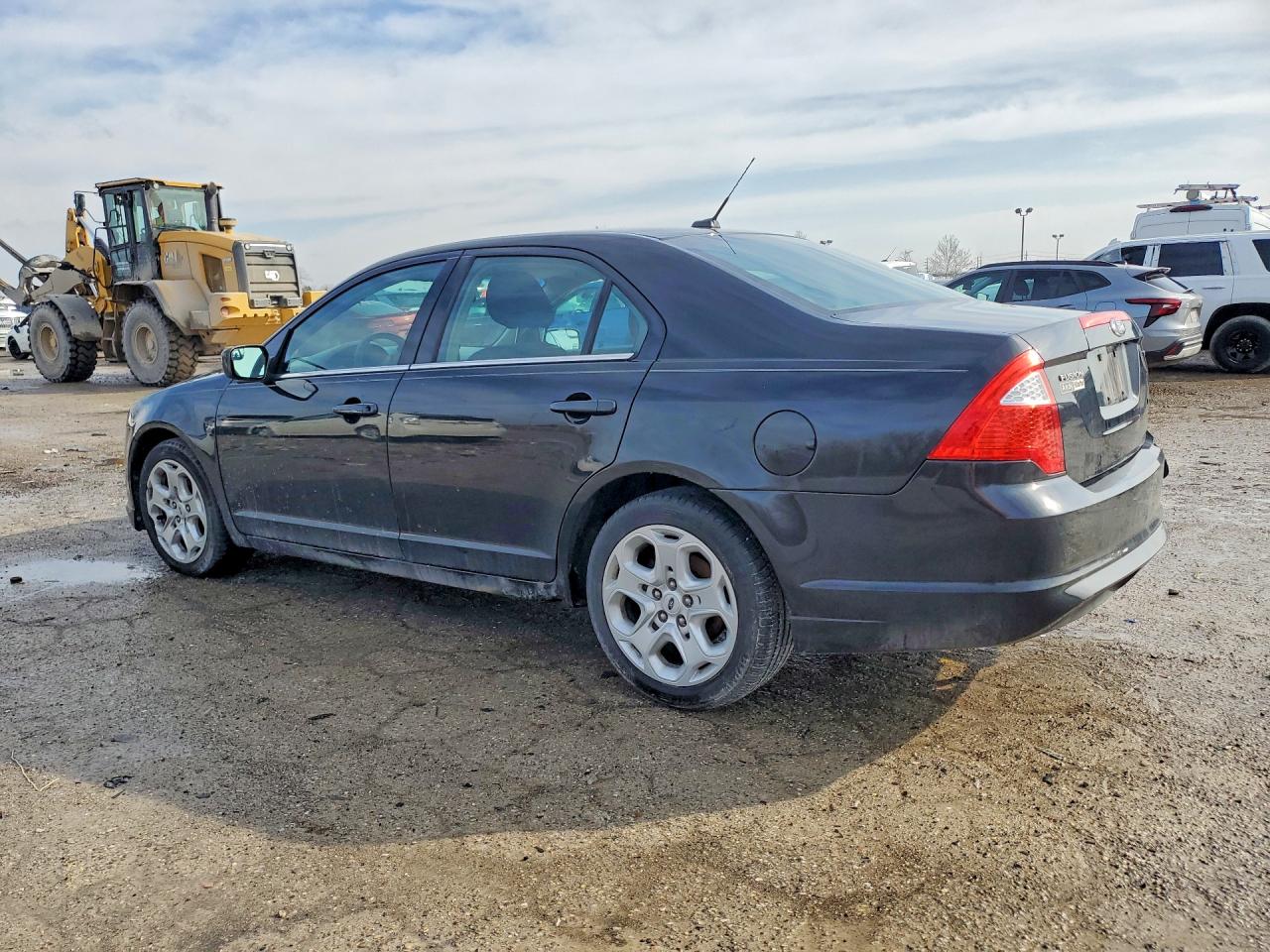 2011 FORD FUSION SE photo 2
