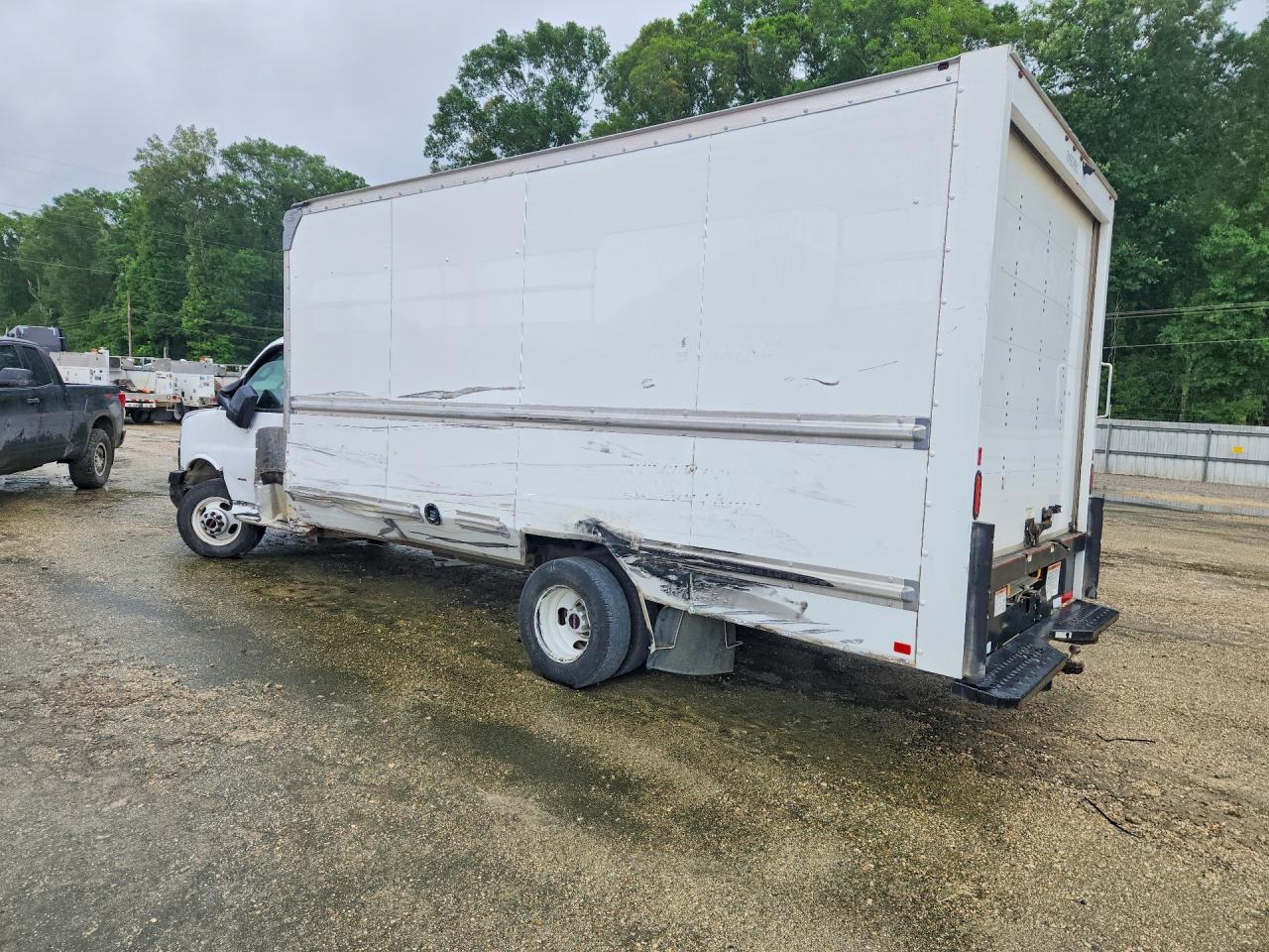 2022 GMC SAVANA BOX TRUCK photo 4