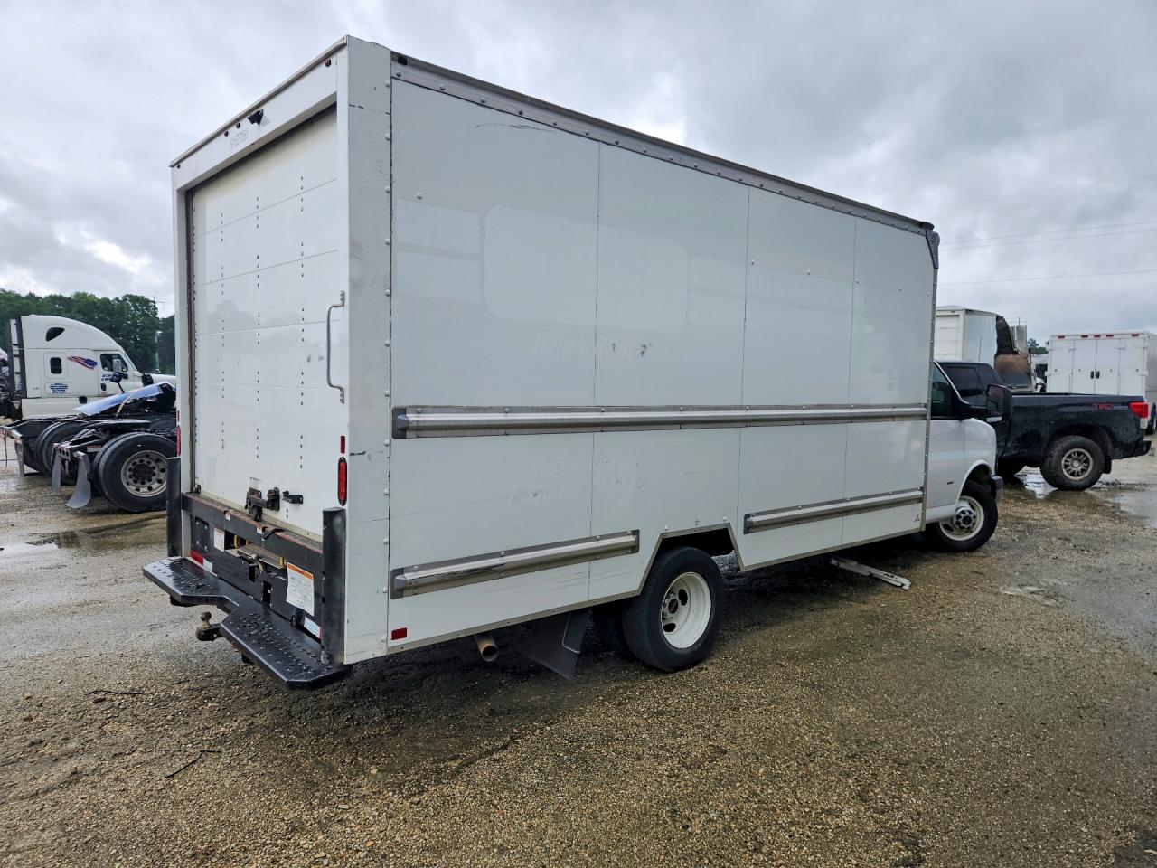 2022 GMC SAVANA BOX TRUCK photo 7