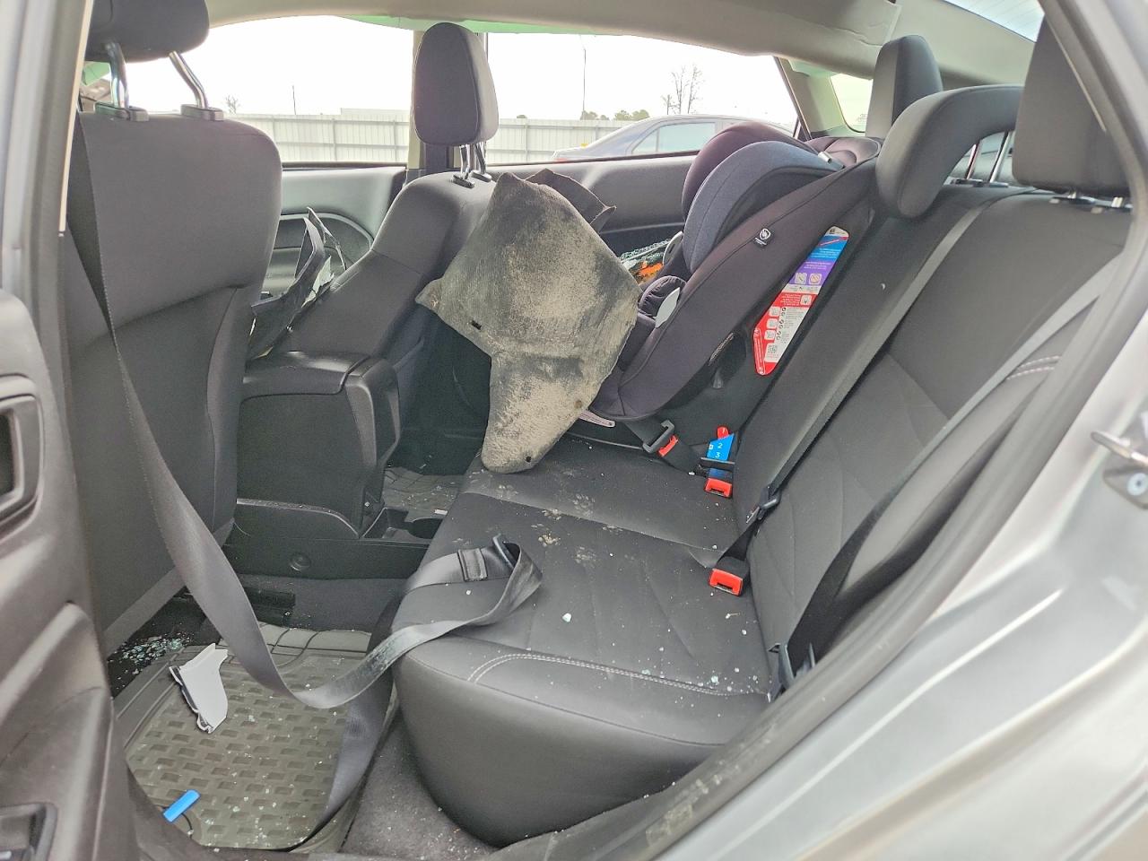 2018 FORD FIESTA SE photo 19