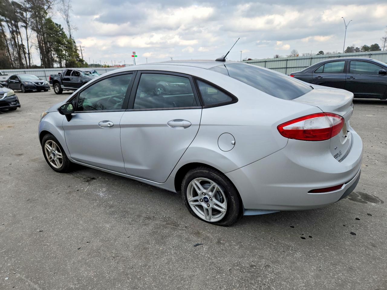 2018 FORD FIESTA SE photo 3