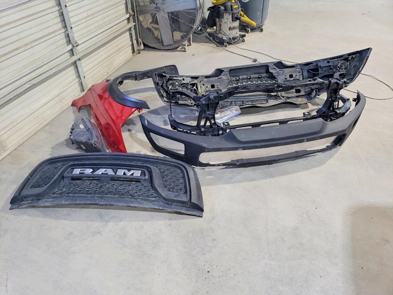 2022 RAM 1500 CLASSIC SLT photo 34