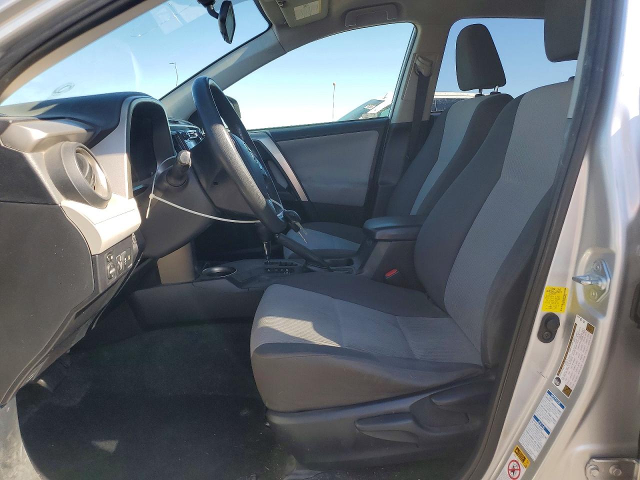2015 TOYOTA RAV4 LE photo 7