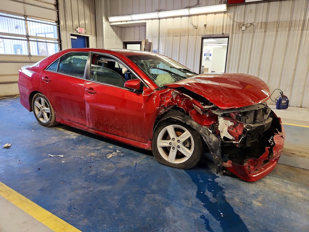 2013 TOYOTA CAMRY L photo 4