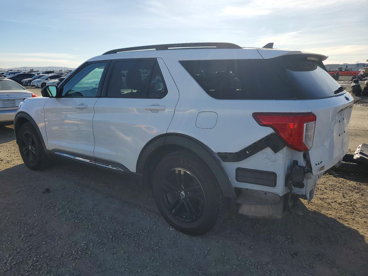 2021 FORD EXPLORER XLT photo 3