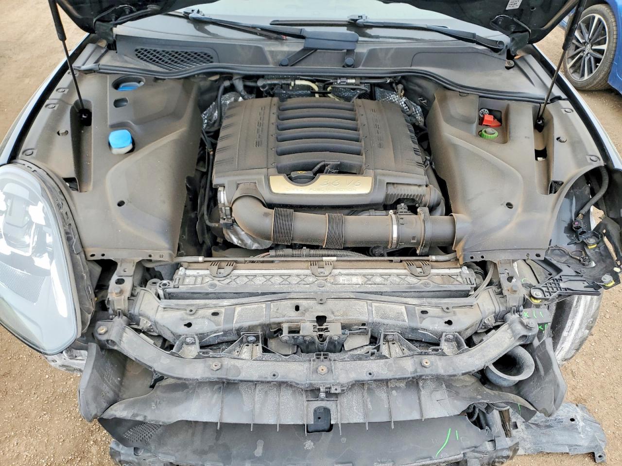 2016 PORSCHE CAYENNE photo 23