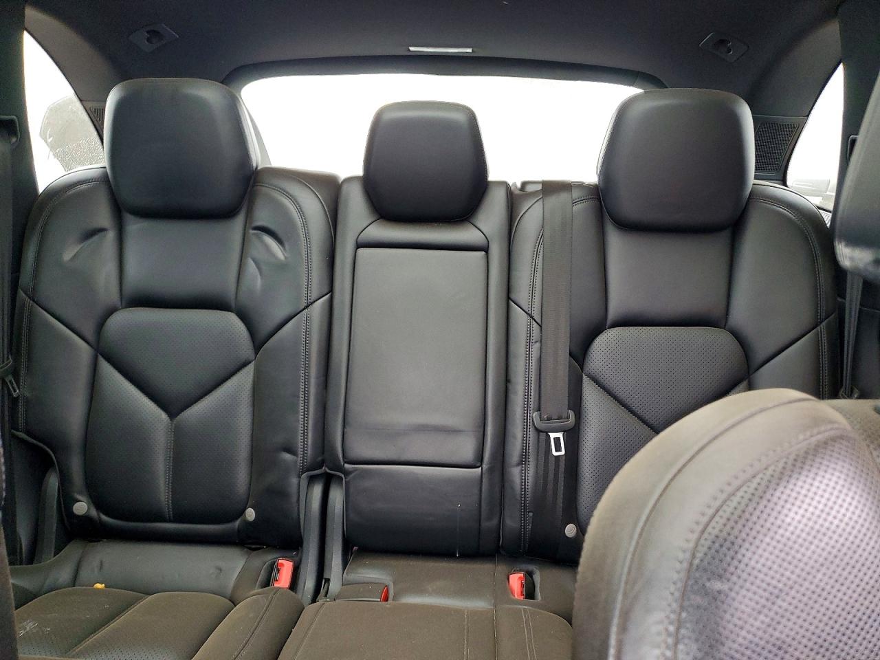2016 PORSCHE CAYENNE photo 19