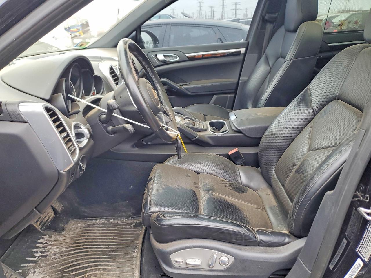 2016 PORSCHE CAYENNE photo 13