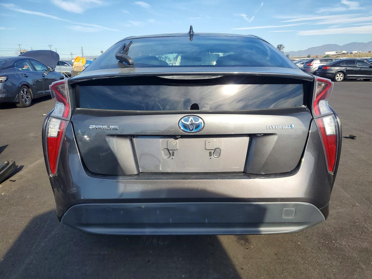2016 TOYOTA PRIUS photo 6