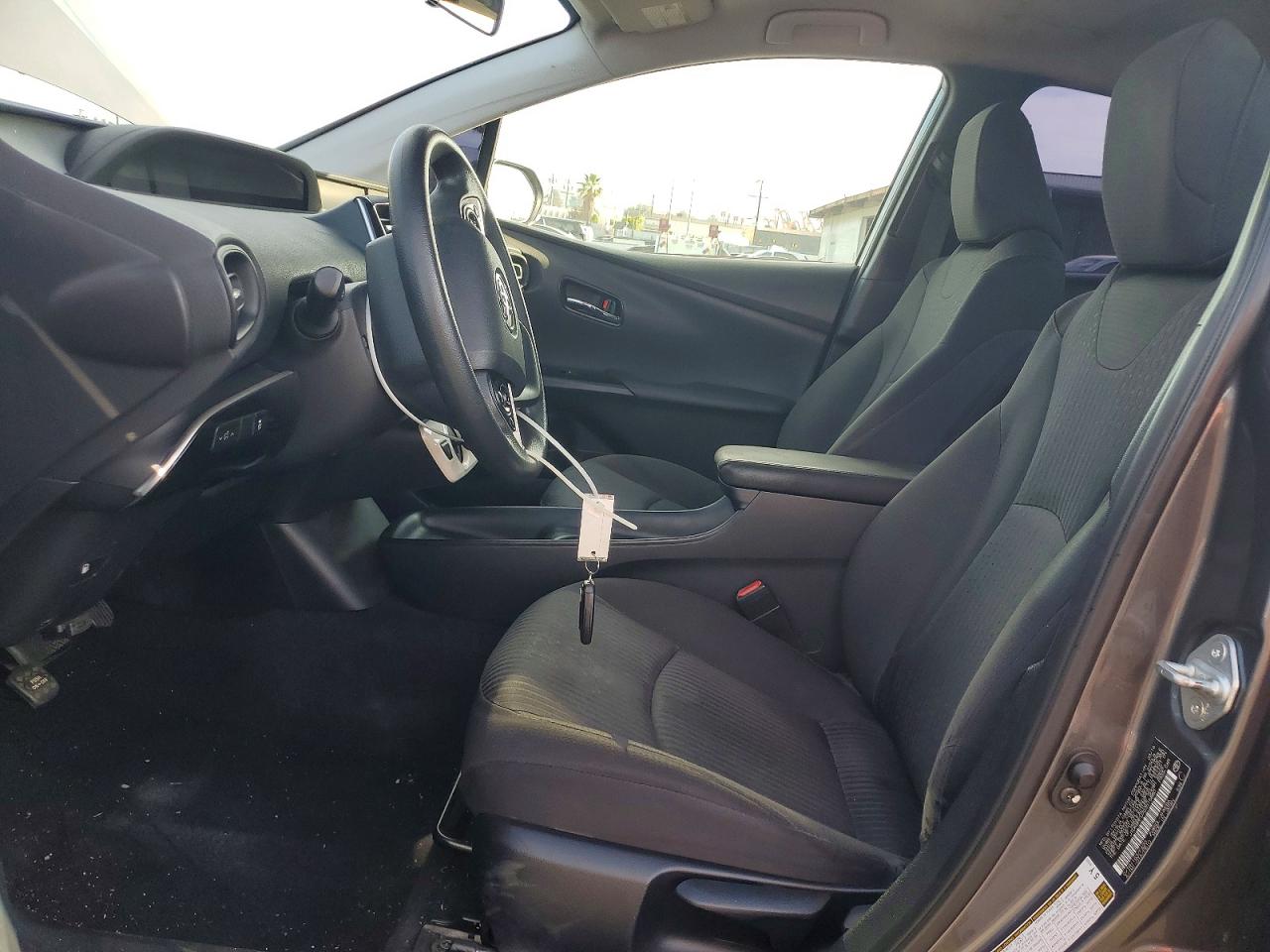 2016 TOYOTA PRIUS photo 7