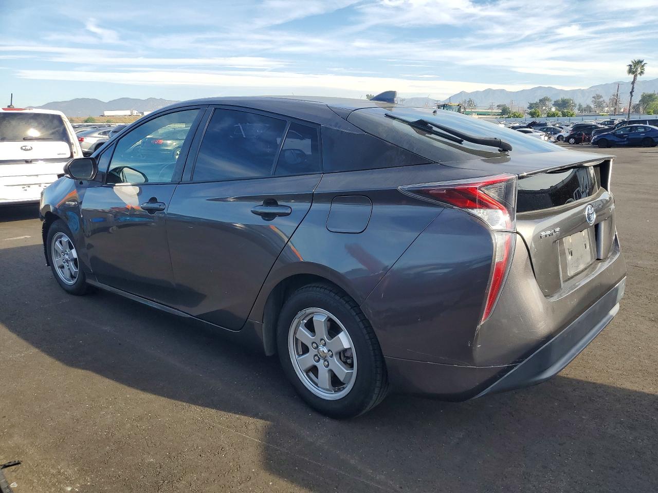 2016 TOYOTA PRIUS photo 2