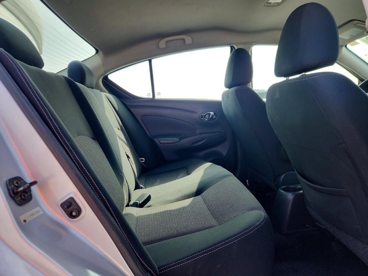 2019 NISSAN VERSA SV photo 19