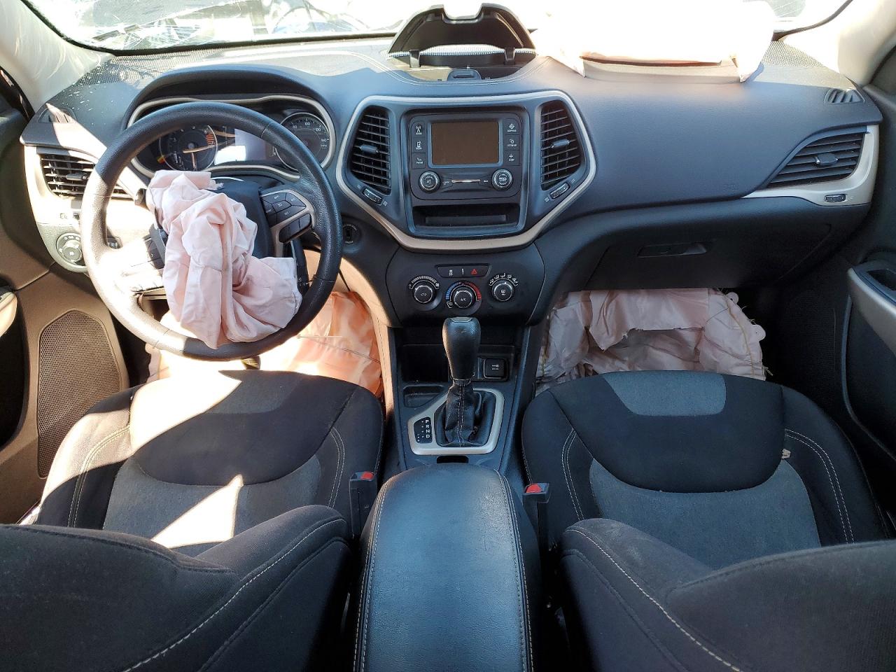 2018 JEEP CHEROKEE LATITUDE photo 8