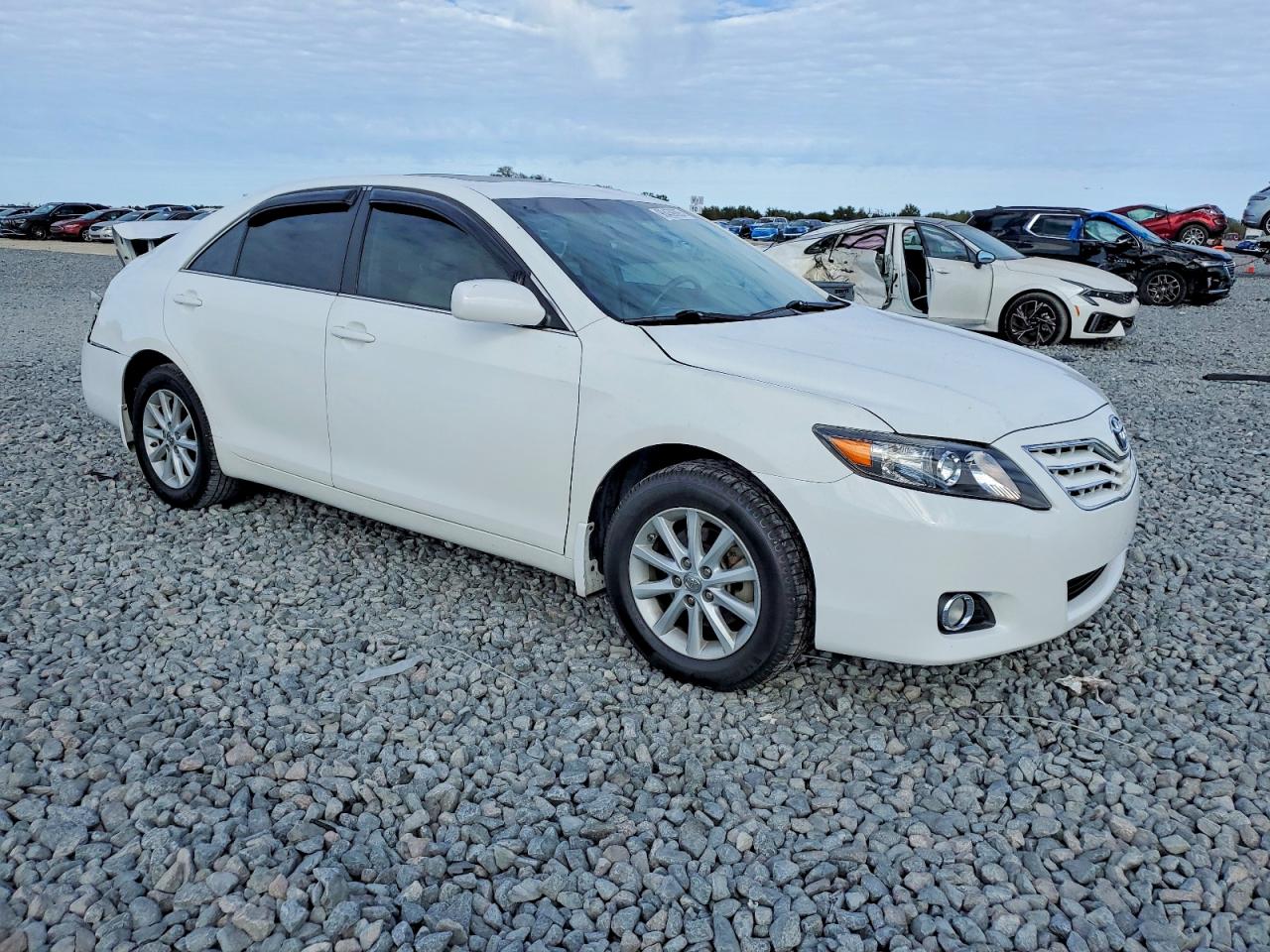 2010 TOYOTA CAMRY XLE photo 7