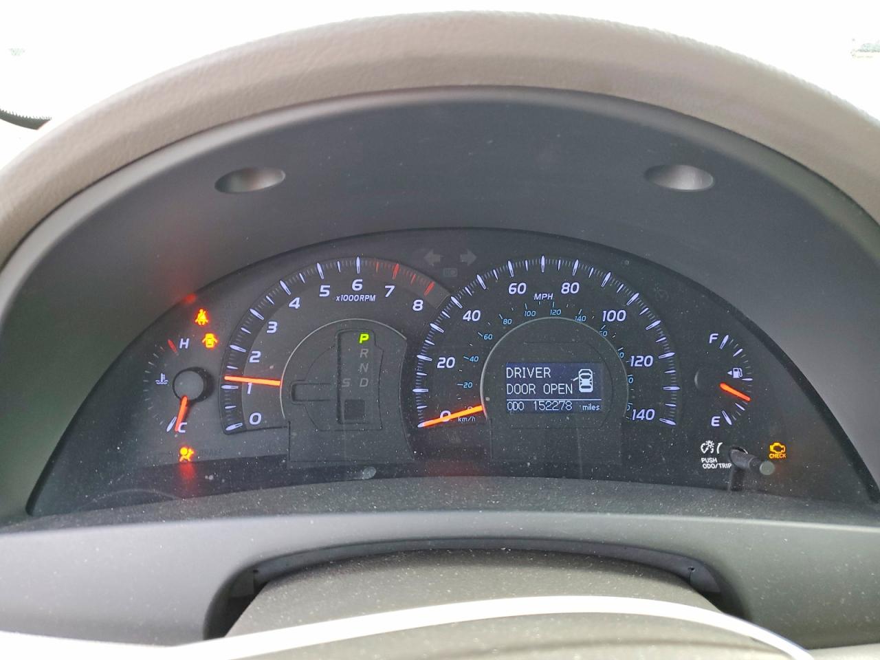 2010 TOYOTA CAMRY XLE photo 17