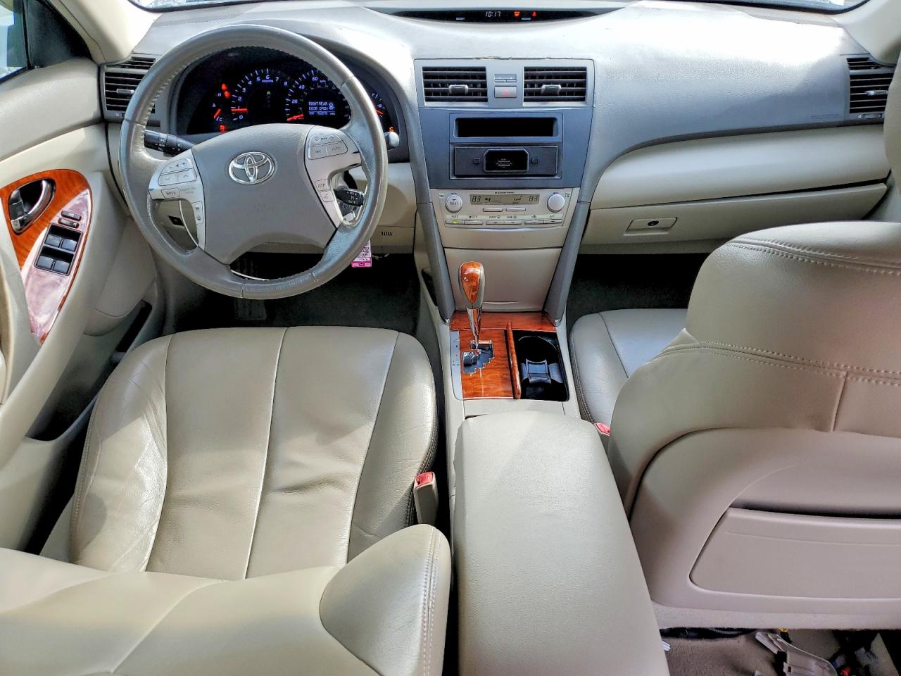 2010 TOYOTA CAMRY XLE photo 15