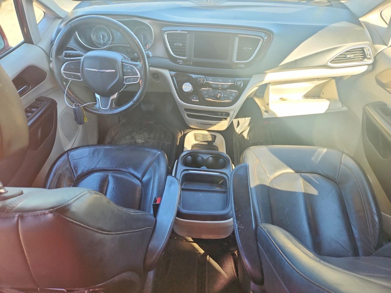 2019 CHRYSLER PACIFICA TOURING L photo 8