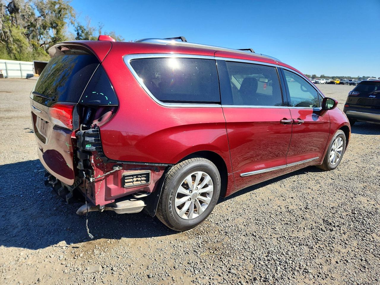 2019 CHRYSLER PACIFICA TOURING L photo 3