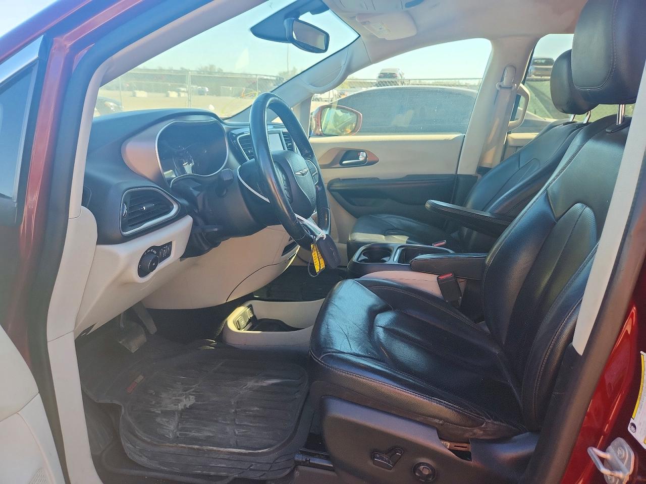 2019 CHRYSLER PACIFICA TOURING L photo 7