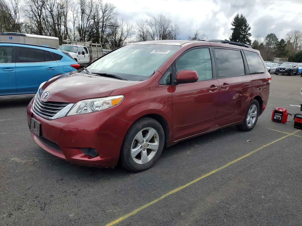 2014 TOYOTA SIENNA