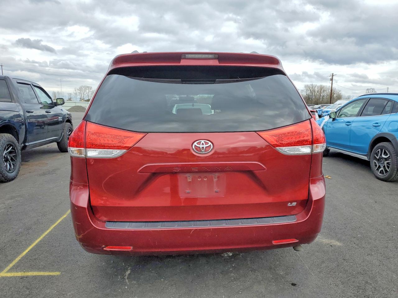 2014 TOYOTA SIENNA LE 8-PASSENGER photo 6
