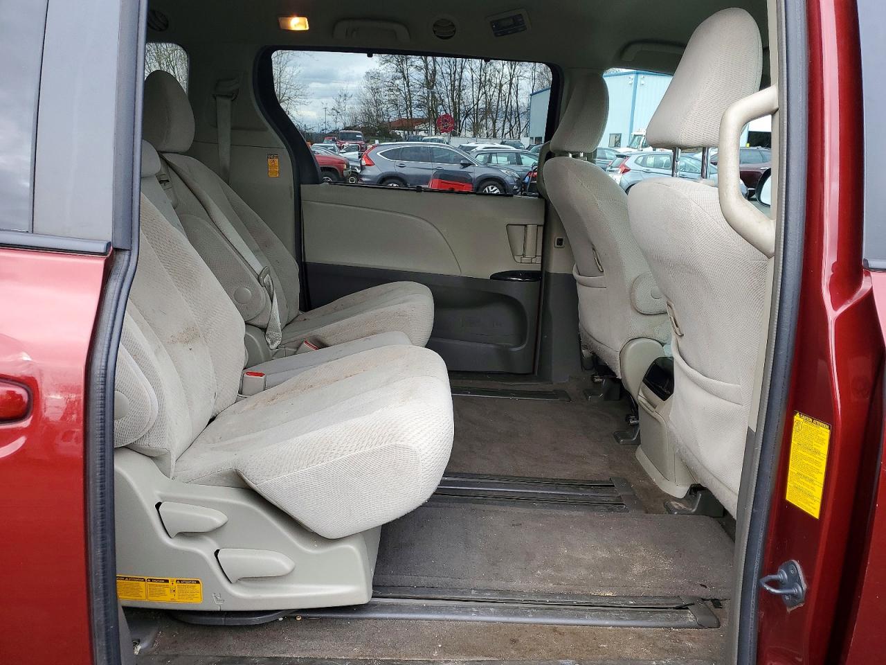 2014 TOYOTA SIENNA LE 8-PASSENGER photo 11