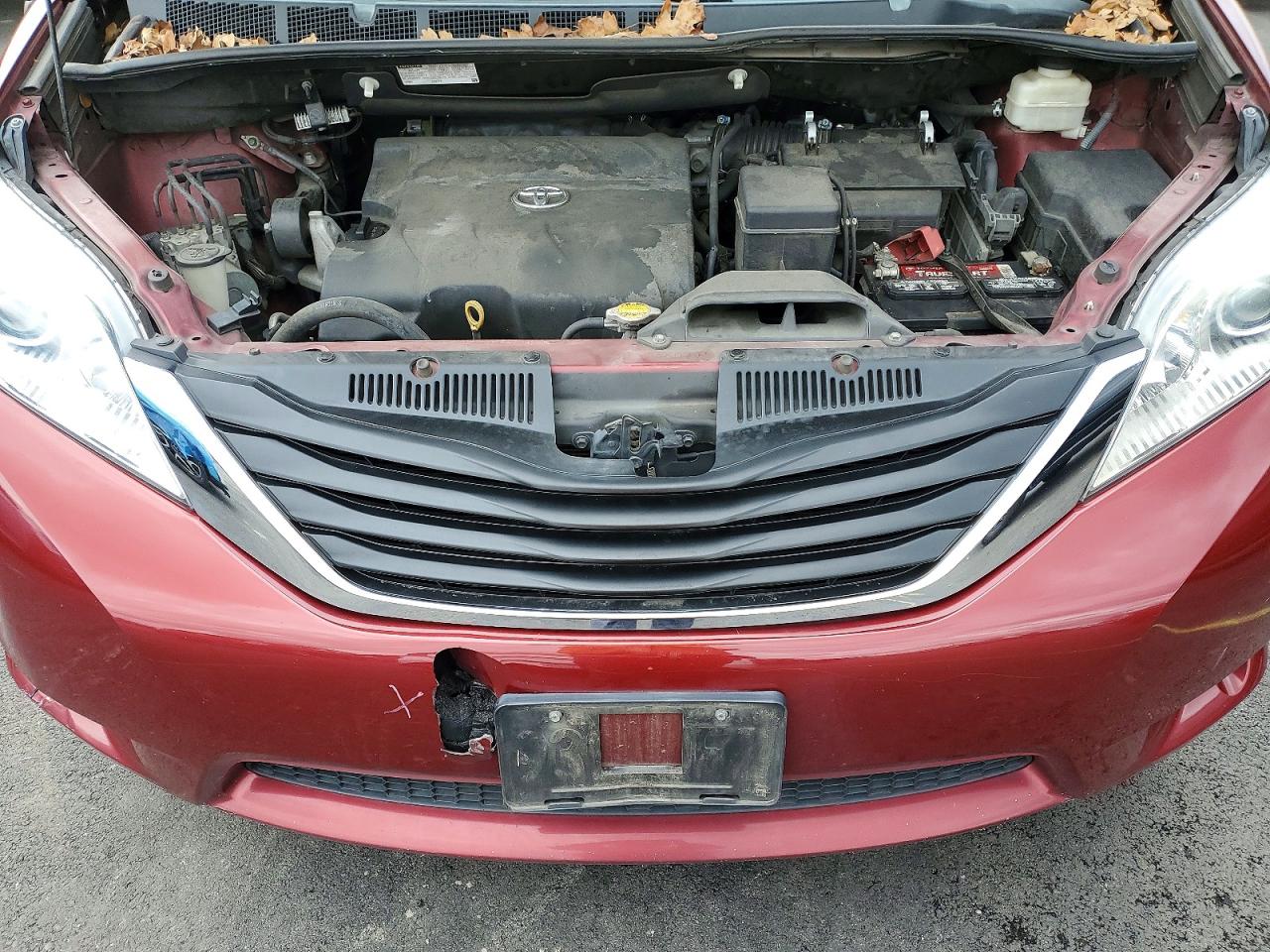 2014 TOYOTA SIENNA LE 8-PASSENGER photo 12