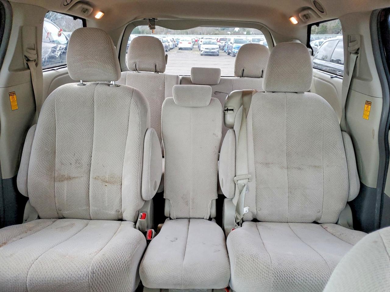 2014 TOYOTA SIENNA LE 8-PASSENGER photo 10