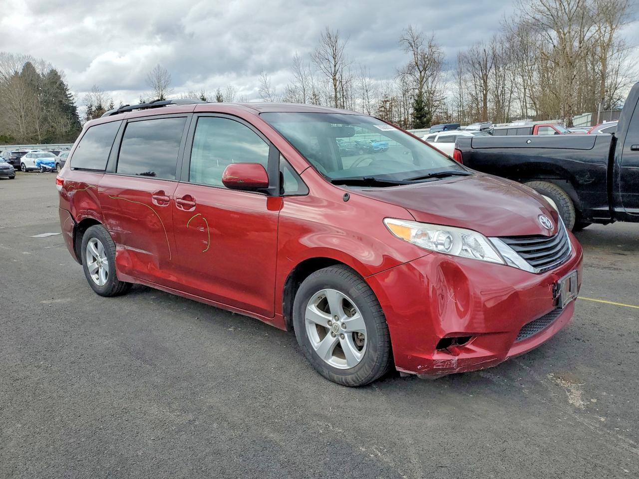 2014 TOYOTA SIENNA LE 8-PASSENGER photo 4
